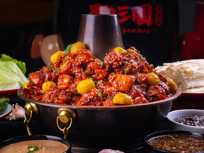 揭秘聊三国火锅鸡加盟：为何成为创业者的首选？